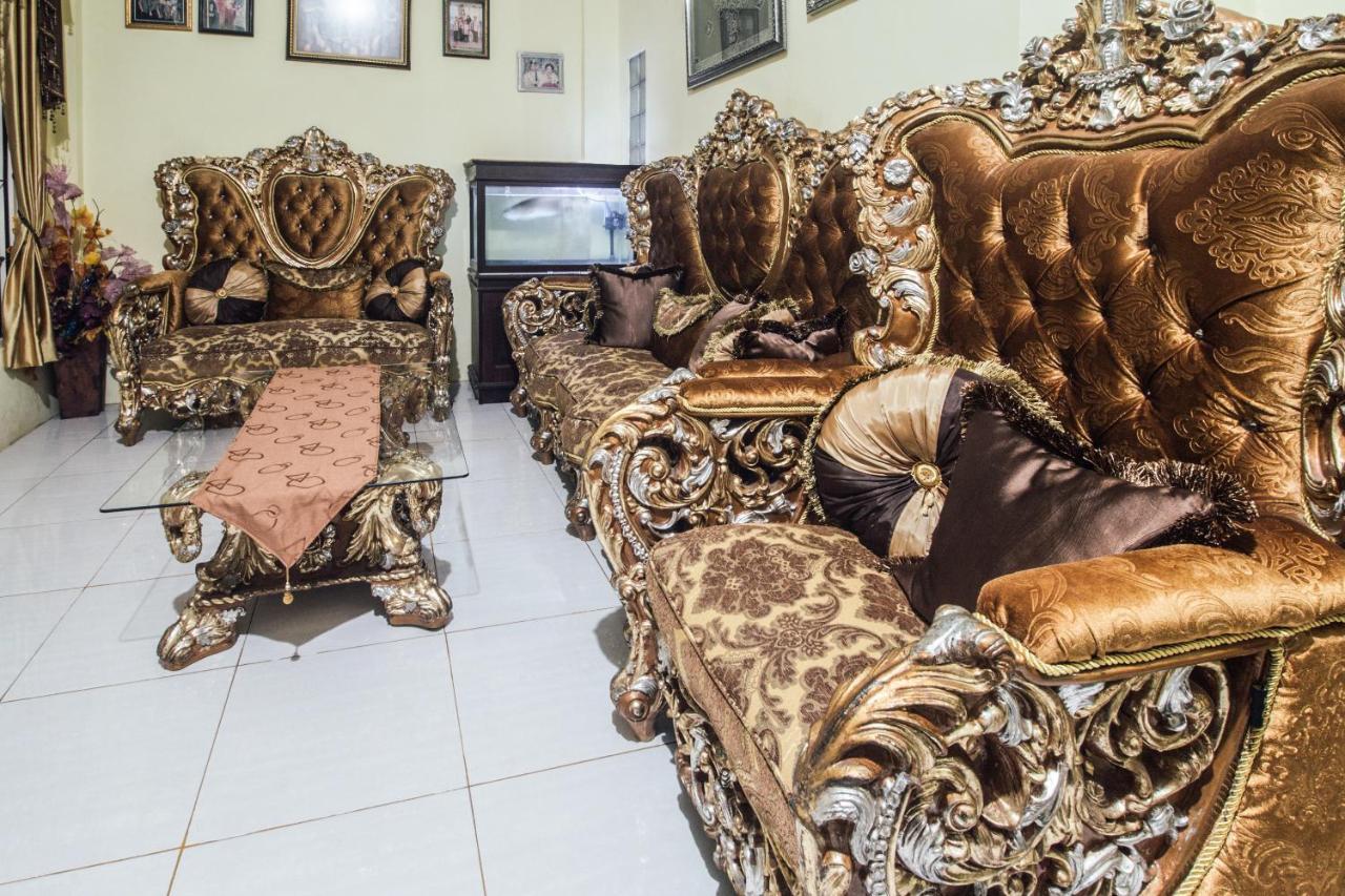 Oyo 2165 Alyah Guest House Syariah Ambon Dış mekan fotoğraf