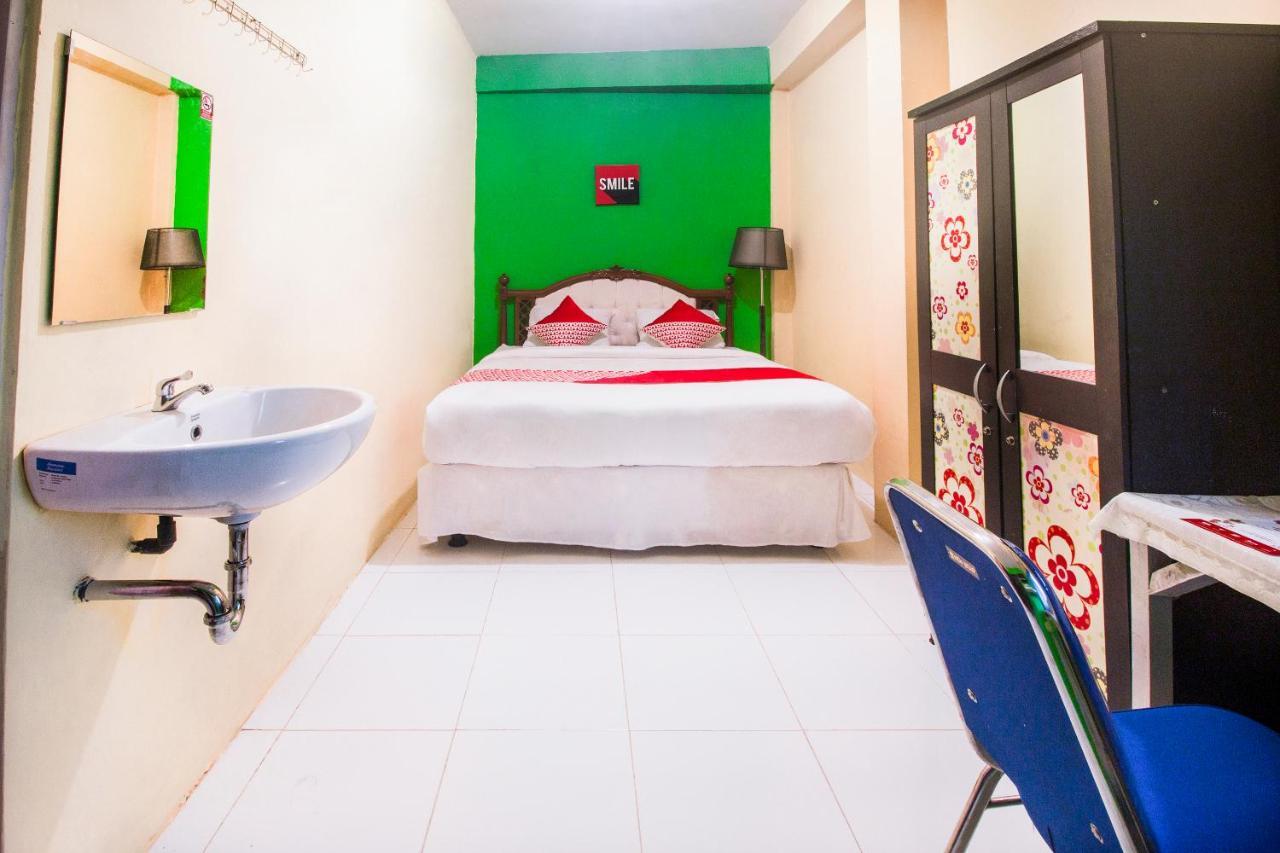 Oyo 2165 Alyah Guest House Syariah Ambon Dış mekan fotoğraf